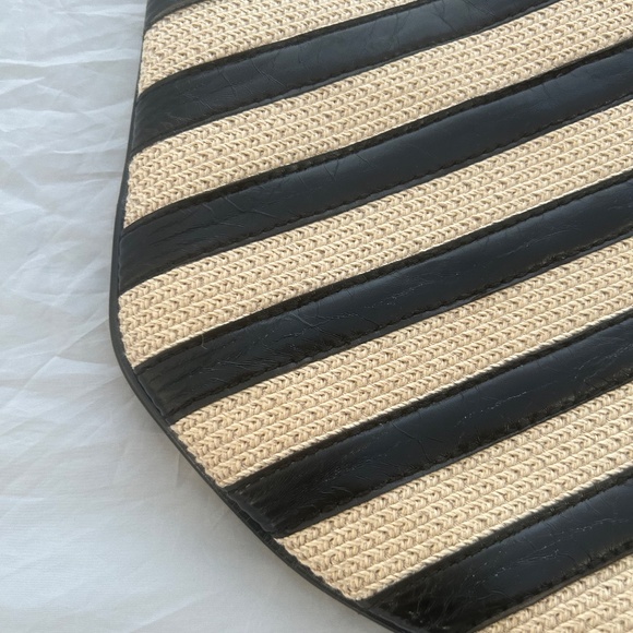 Vintage Liz Claiborne Black and Cream Chevron Flat Bag with Hoop Handles - Picture 8 of 11